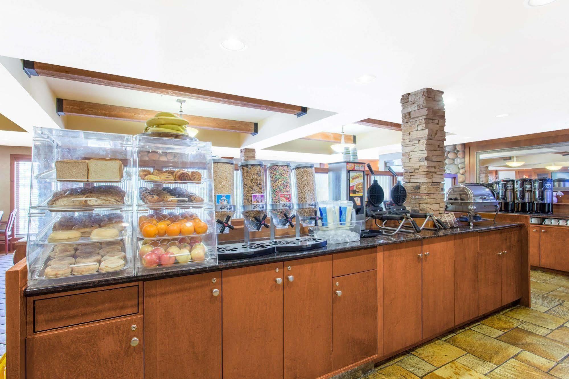 Canmore Inn & Suites Dış mekan fotoğraf