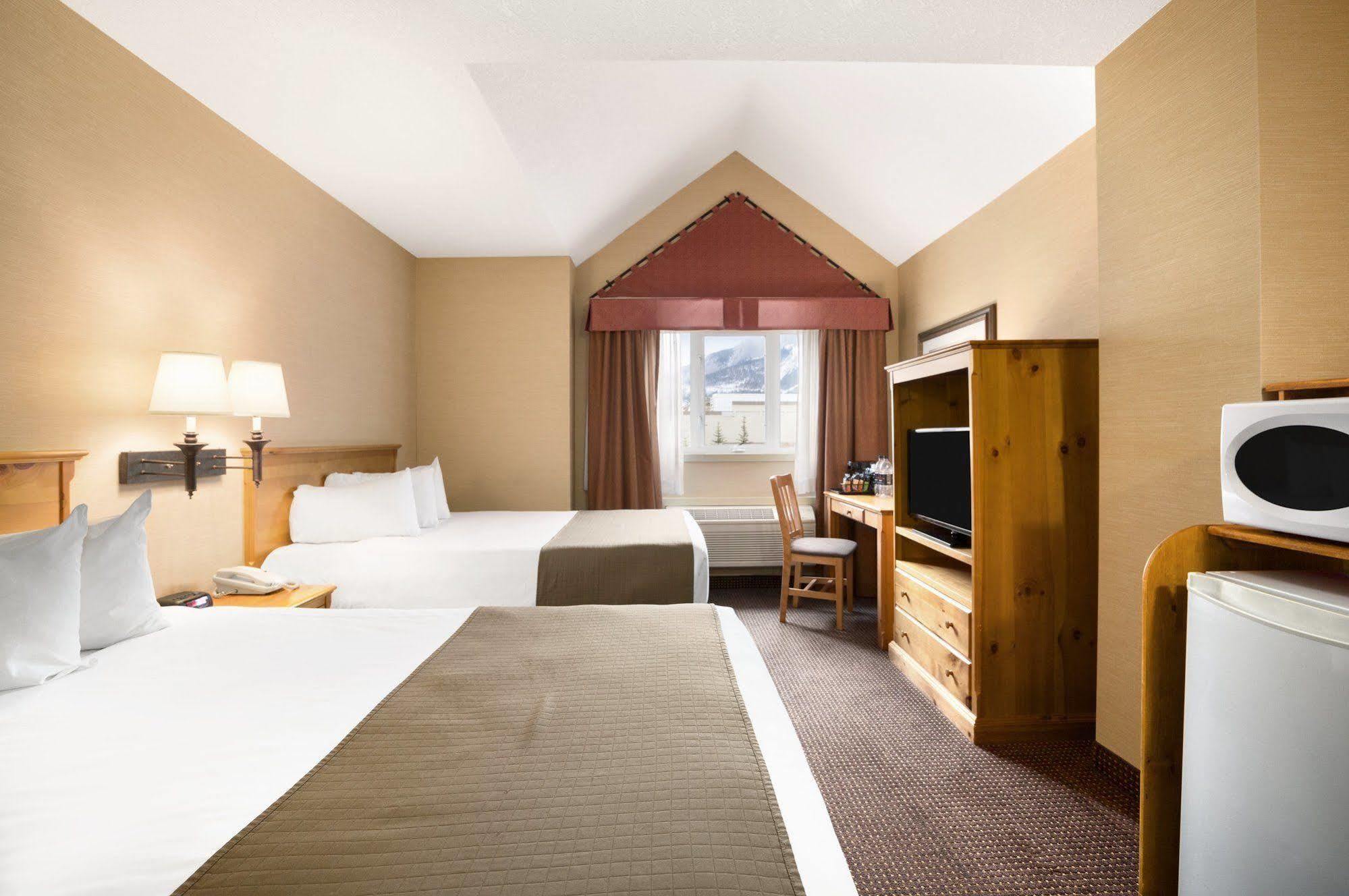 Canmore Inn & Suites Dış mekan fotoğraf