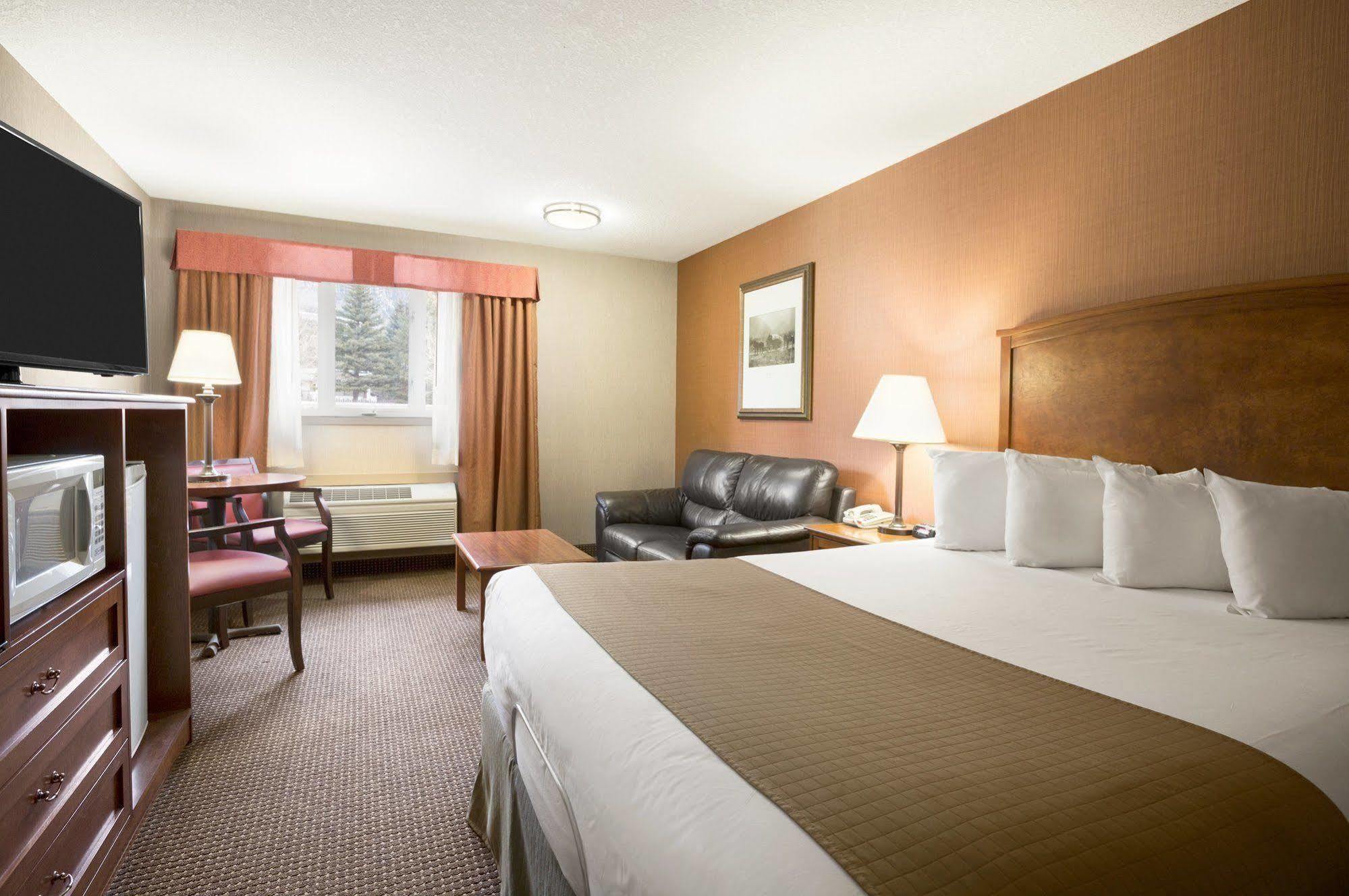 Canmore Inn & Suites Dış mekan fotoğraf