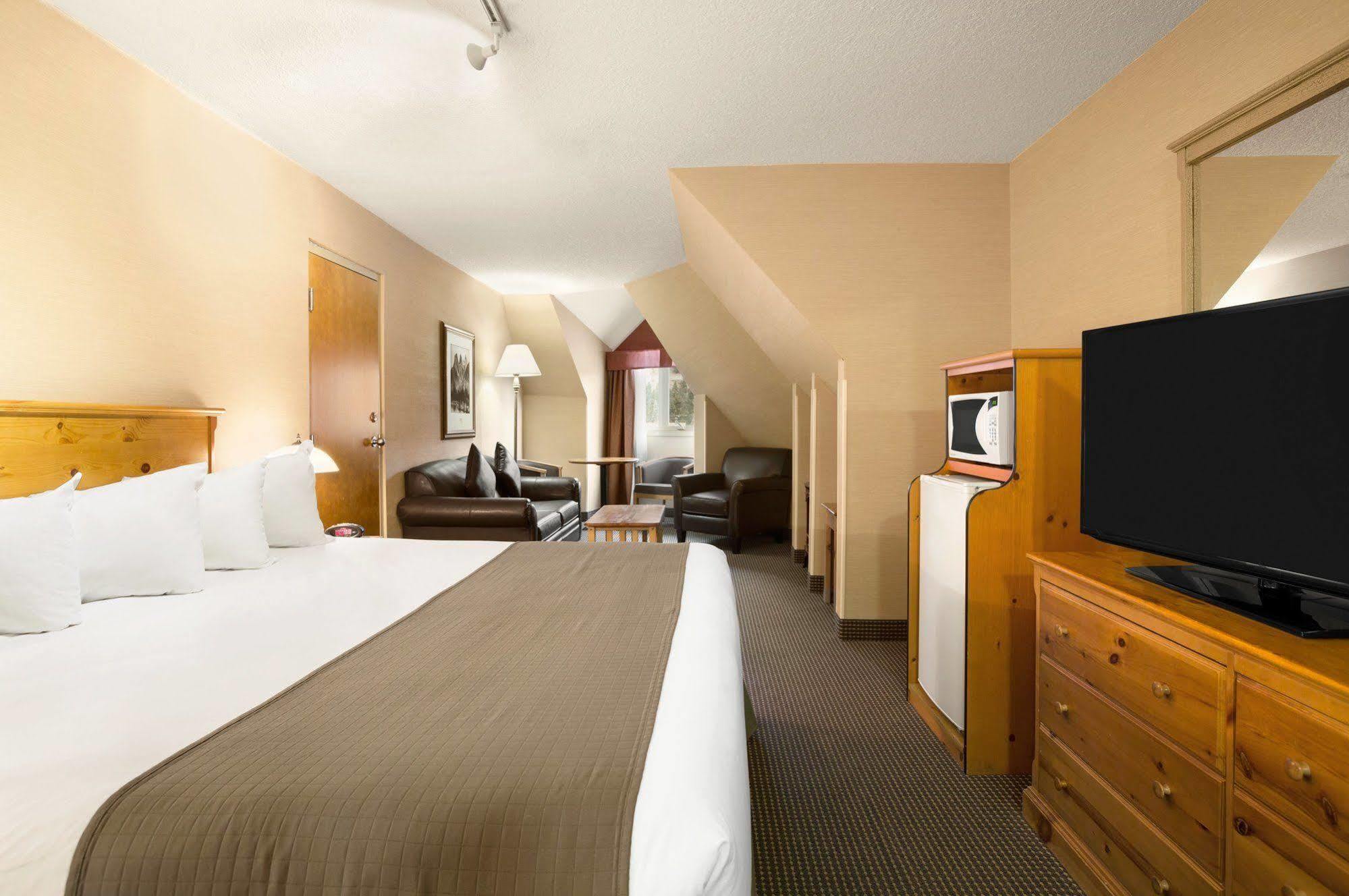 Canmore Inn & Suites Dış mekan fotoğraf