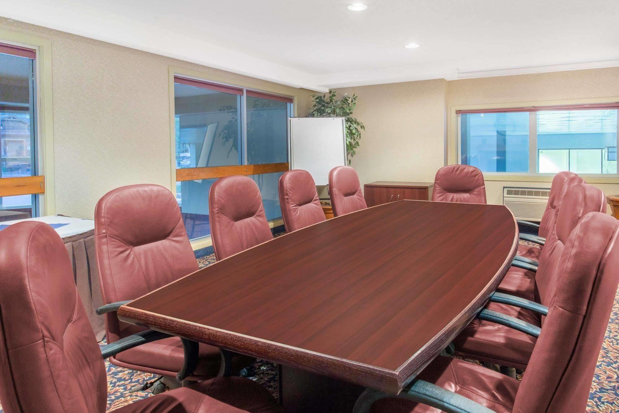 Canmore Inn & Suites Dış mekan fotoğraf