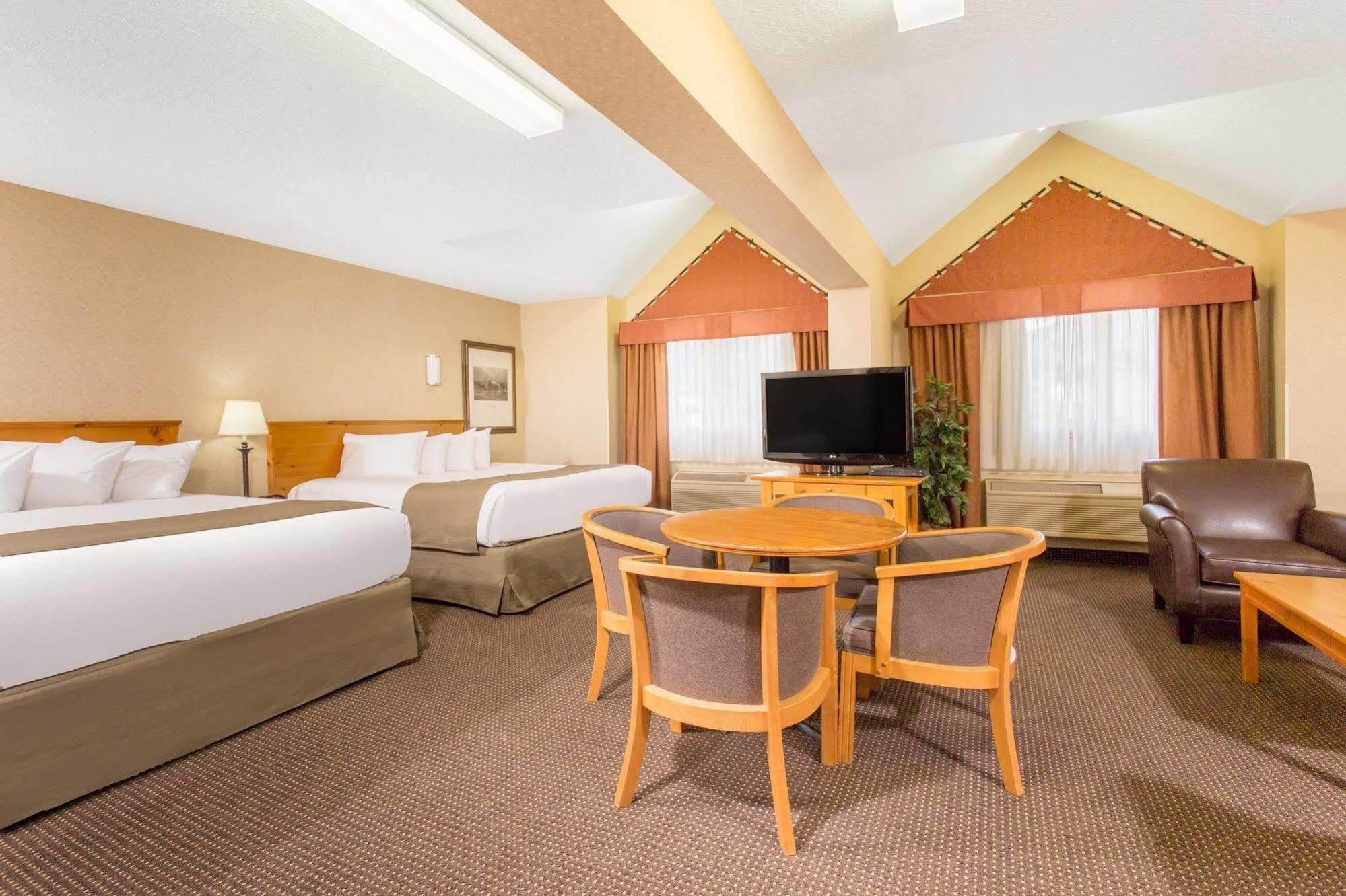 Canmore Inn & Suites Dış mekan fotoğraf
