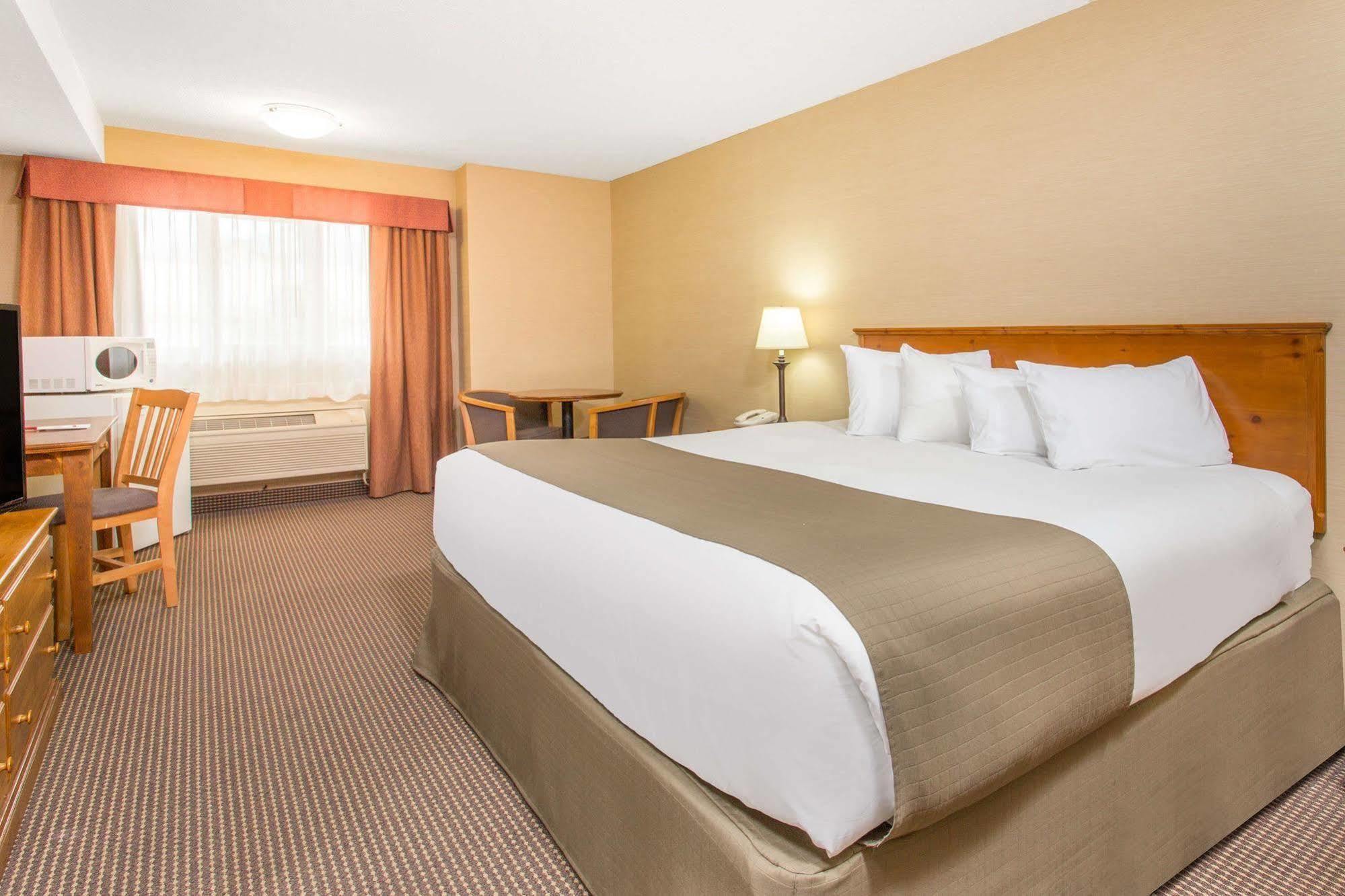Canmore Inn & Suites Dış mekan fotoğraf