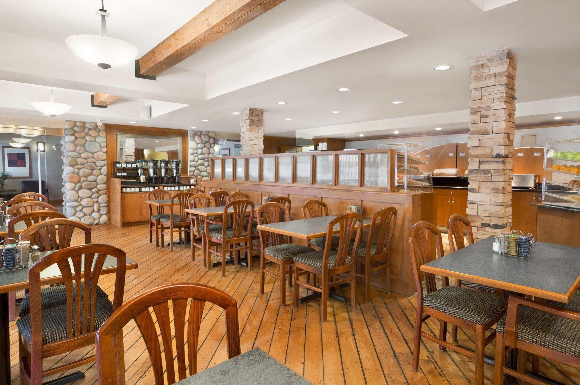 Canmore Inn & Suites Dış mekan fotoğraf