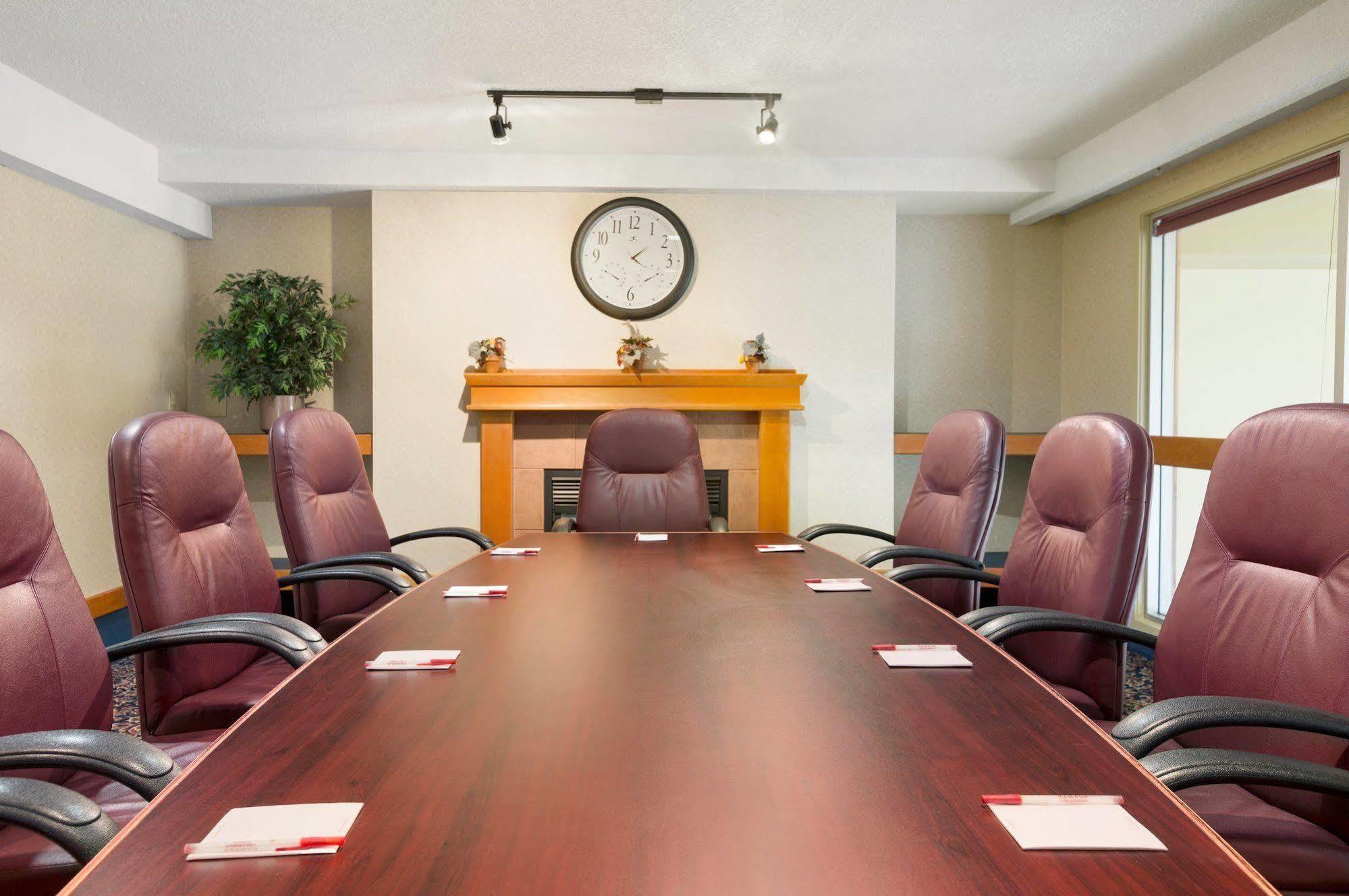 Canmore Inn & Suites Dış mekan fotoğraf